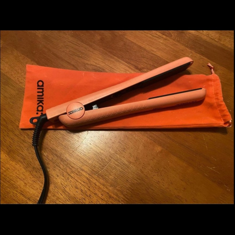 NEW AMIKA Limited Edition Strand Perfect Ceramic  Styler 1.25” Flat Iron